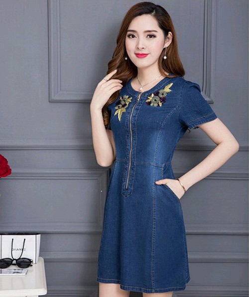 Đầm Jean Thêu Hoa Phối Dây Kéo Trước